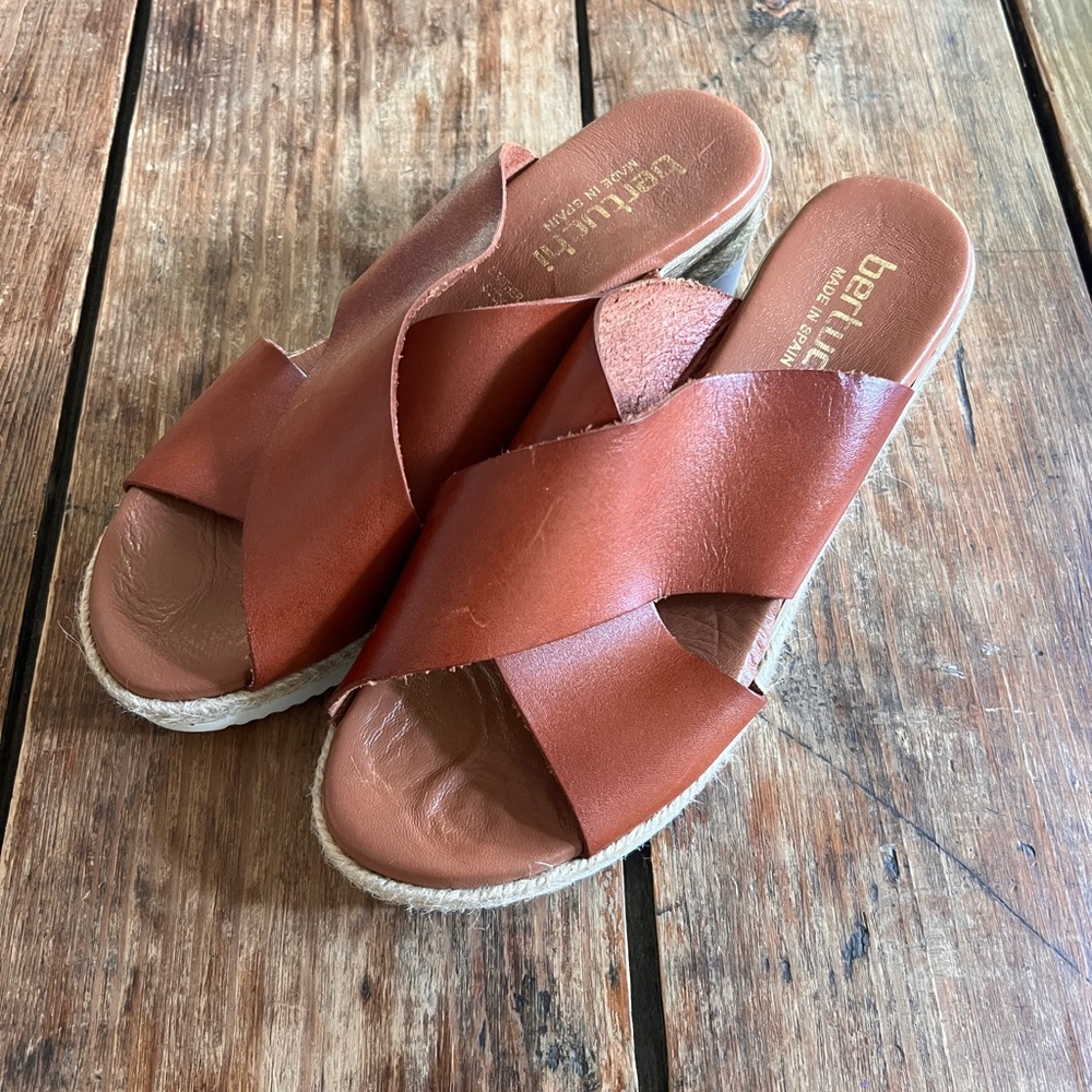 Bertuchi Wedge Sandals | Women’s Sandals | 40 | Brown | EUC